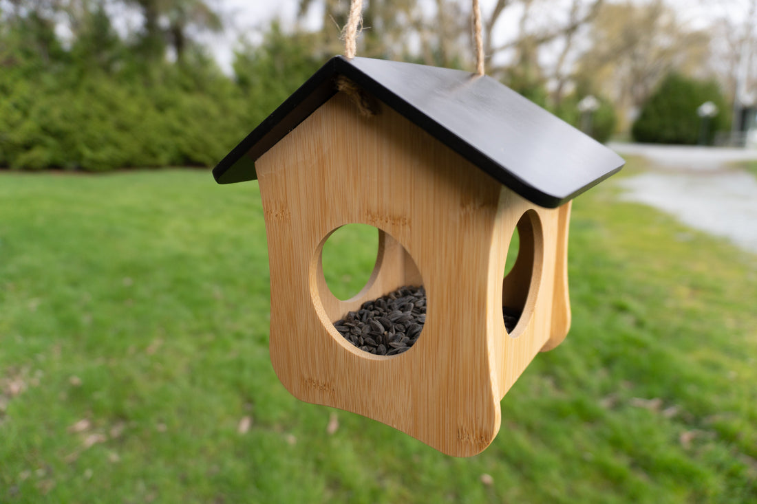 Bamboo Hideaway Bird Feeder  (71051)